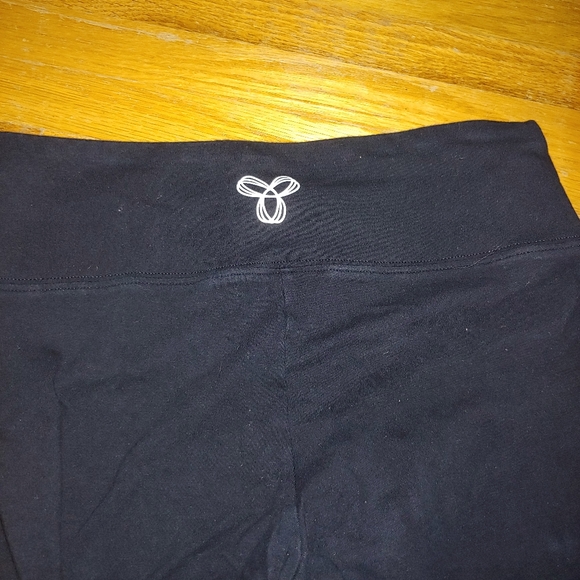 TNA Leggings - Picture 2 of 3